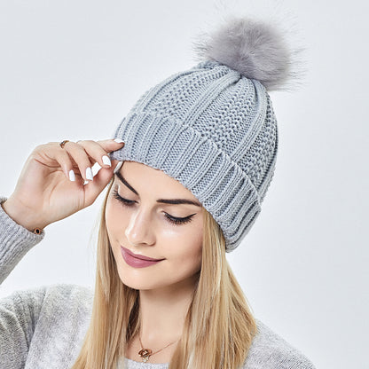 Gefütterte Strickmütze mit Kunstfell-Bommel