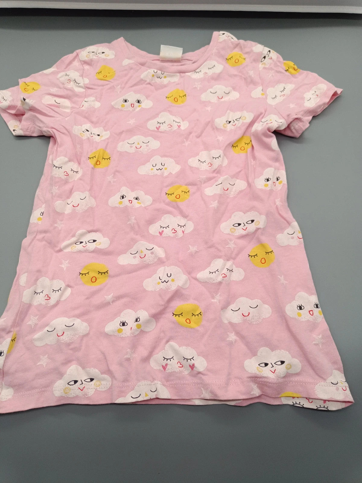 Rosa Kinder-T-Shirt mit Wolken, Größe 110/116