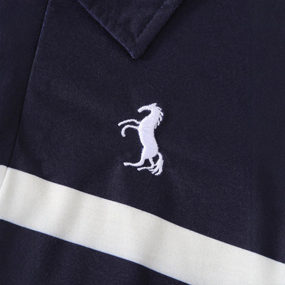 Gestreiftes Poloshirt und Hose in Dunkelblau