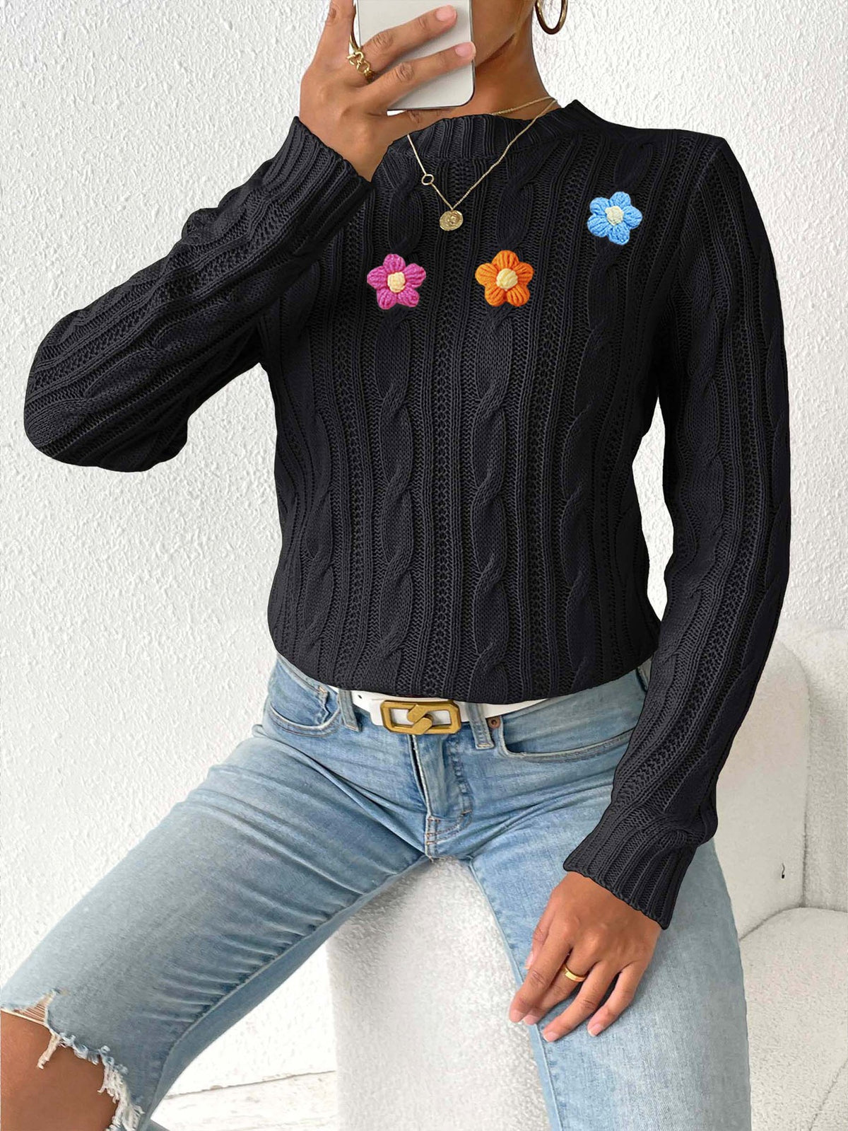 Damen-Top mit Rundhalsausschnitt, Pullover mit einfacher handgehäkelter Blumen-Applikation, gewebter Pullover