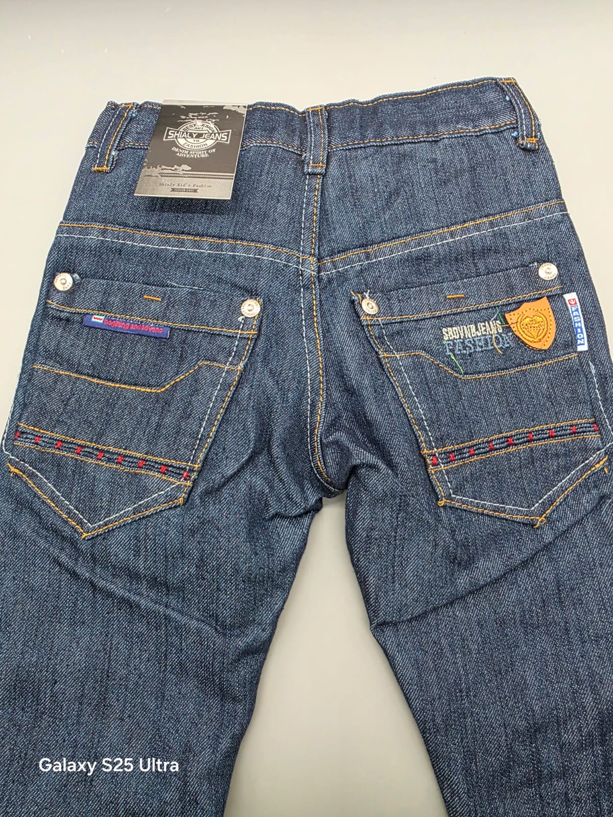 Shialy Kids Kinderjeans dunkelblau mit Kontrastnähten, neu mit Etikett