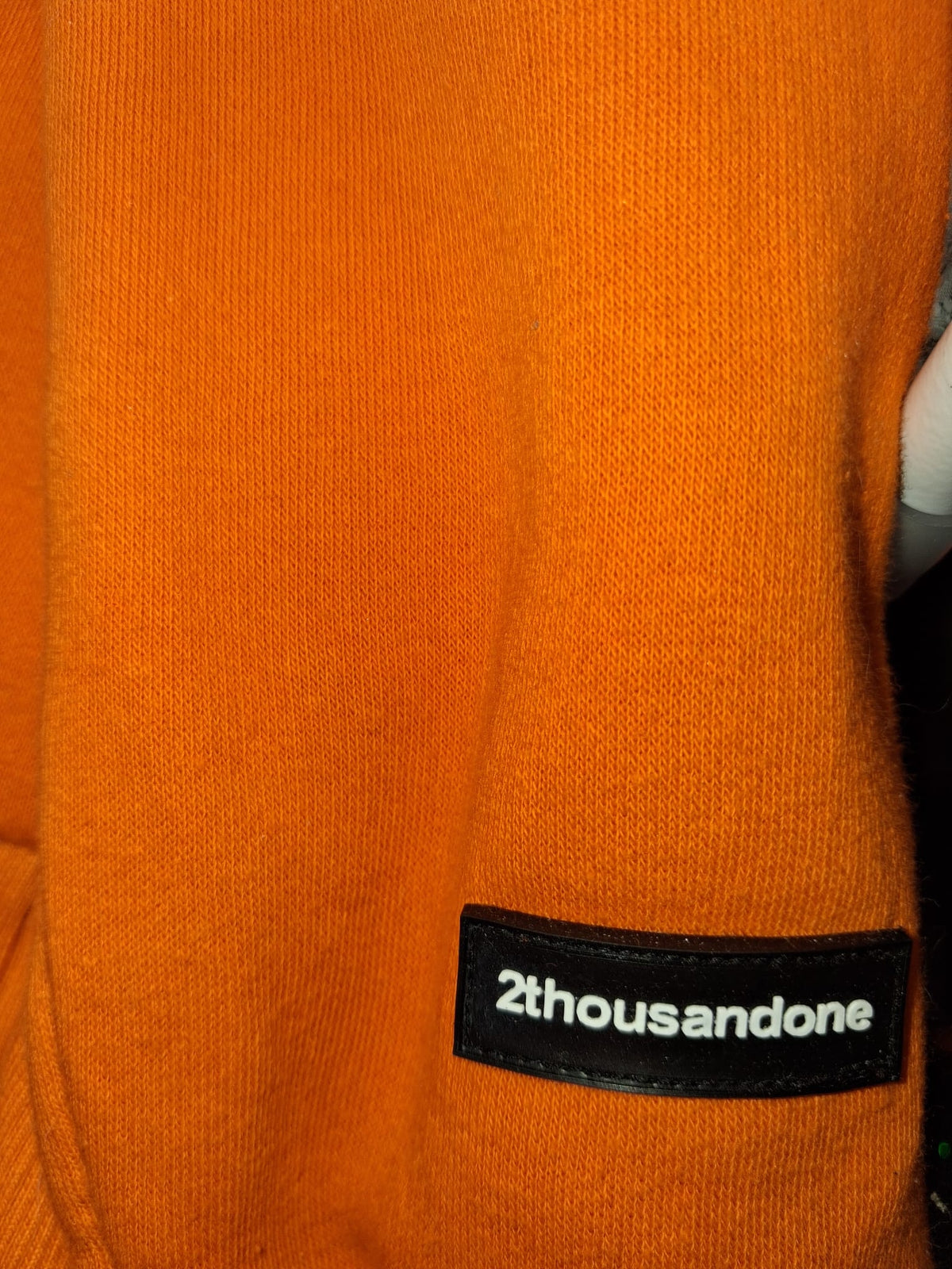 2thousandone Label-Patch am Ärmel