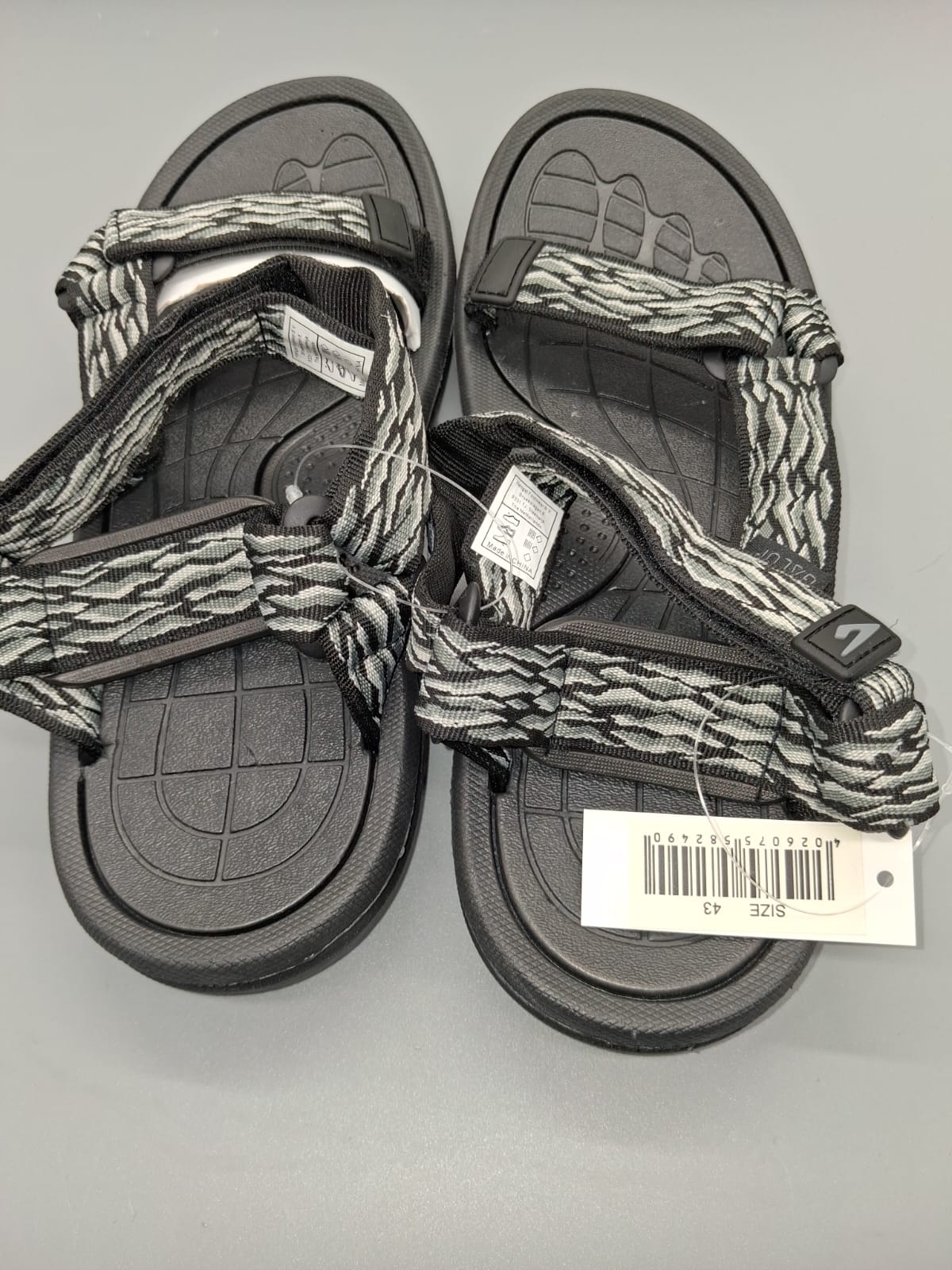 Herren Trekkingsandalen Grau Schwarz Riemen Etikett Gr. 43