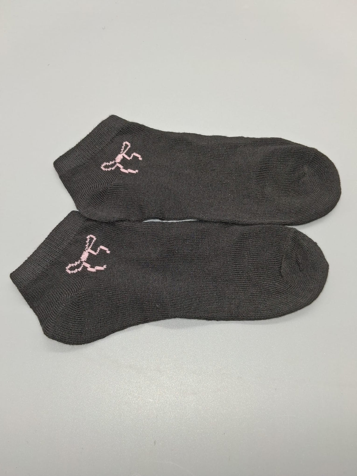 Damen Sneaker-Socken Dunkelgrau Pinke Schleife Coquette Seitenansicht Gr. 35-38