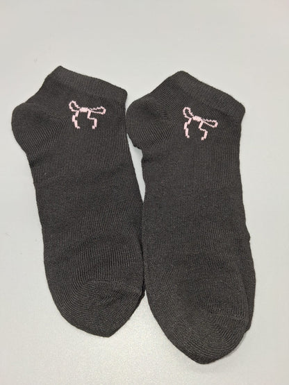 Damen Sneaker-Socken Dunkelgrau Pinkes Schleifchen-Motiv Vorderansicht Paar
