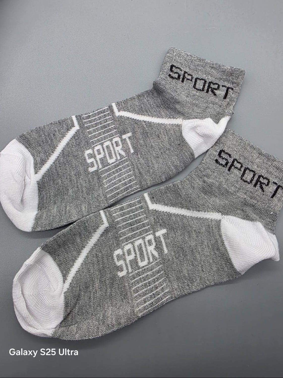 Sportsocken grau-weiß mit SPORT-Schriftzug