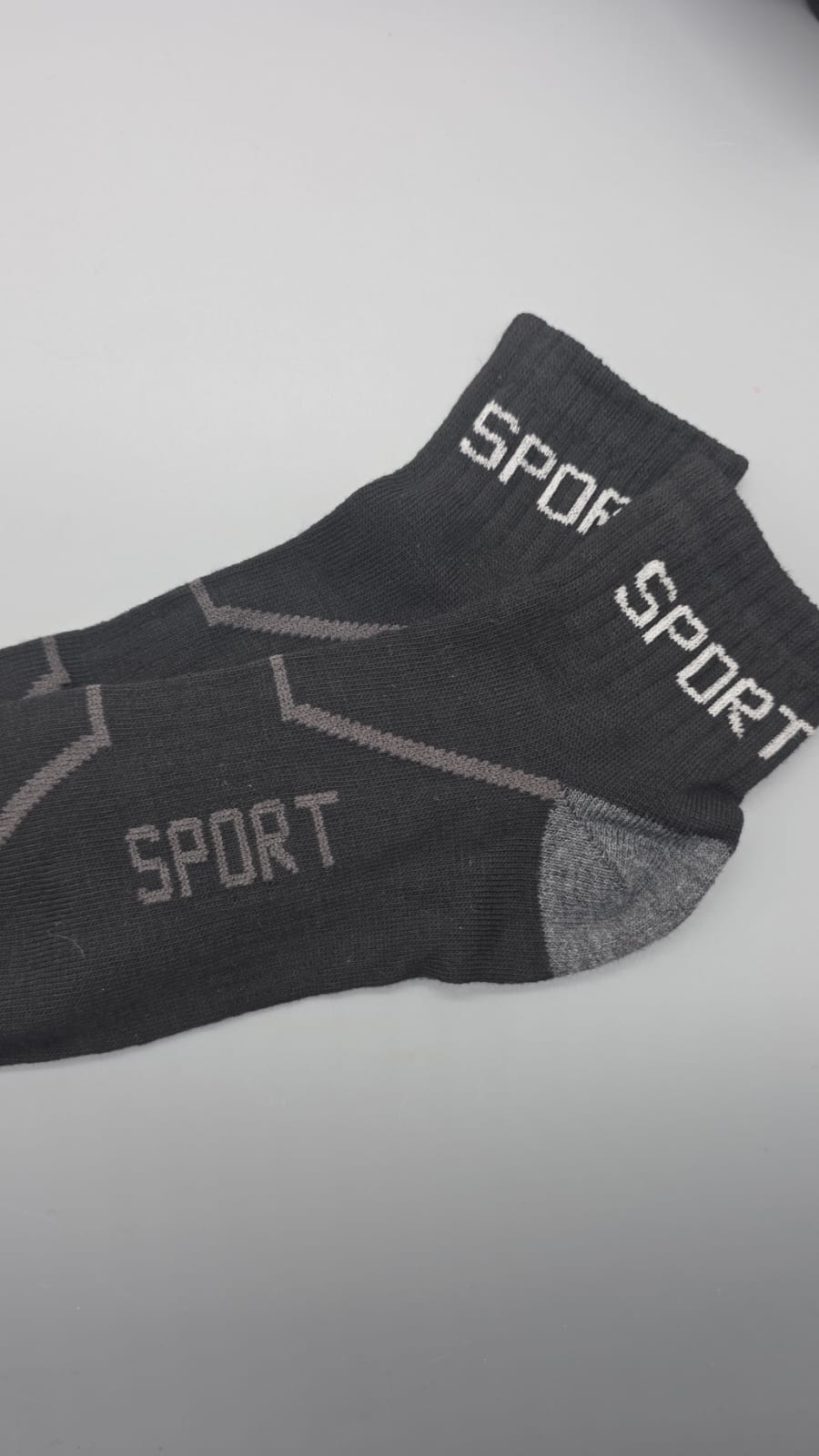 Schwarz-graue Sportsocken Größe 35–38