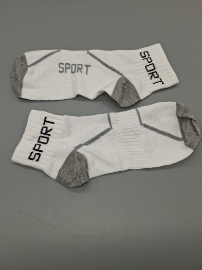 Seitenansicht der weiß-grauen Sportsocken