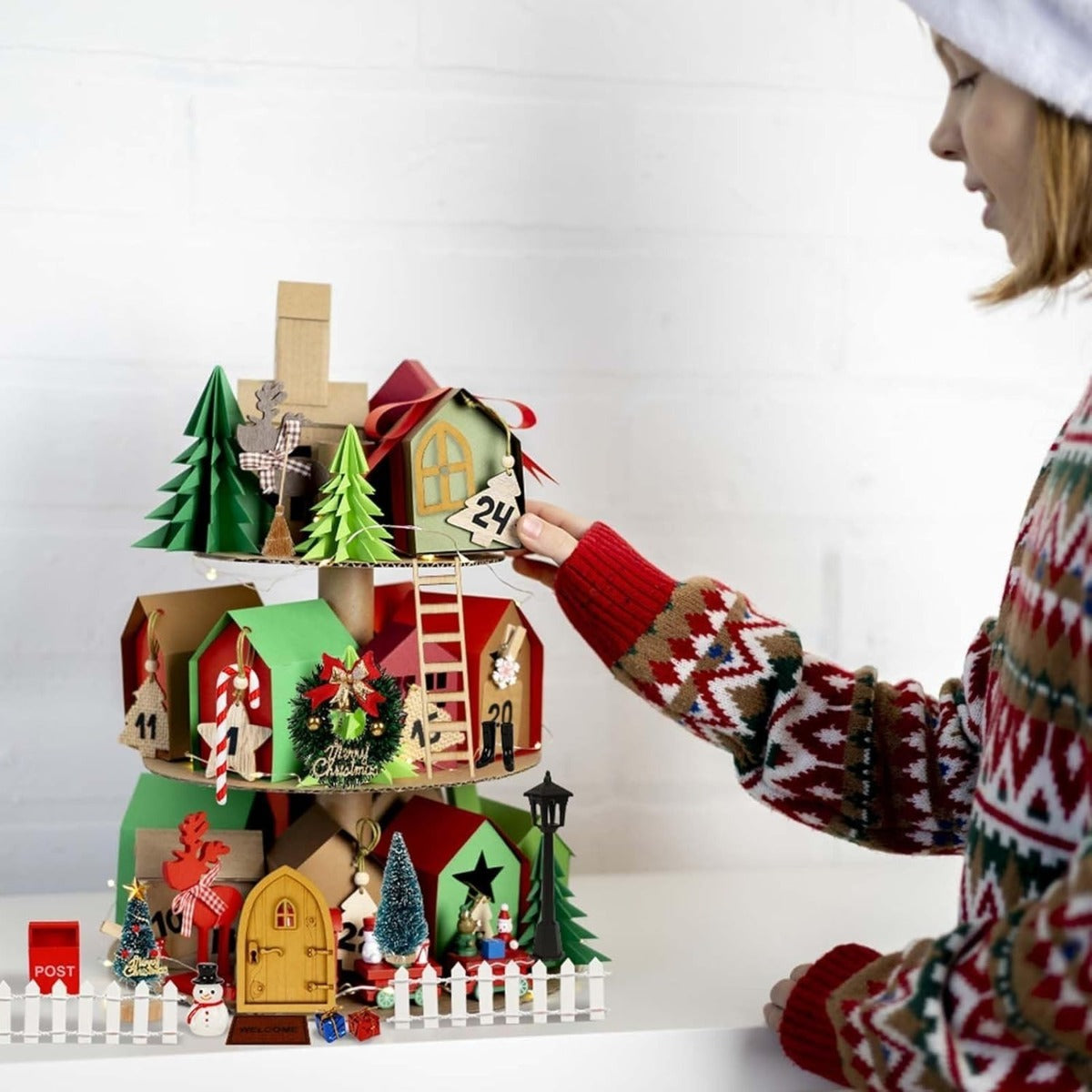 Wichteltür aus Holz mit Miniatur-Zubehör – Bild 5