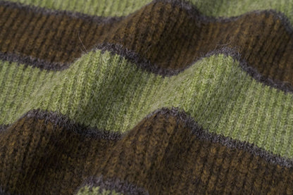 Gestreifte Damen-Strickjacke in Grün – Bild 10