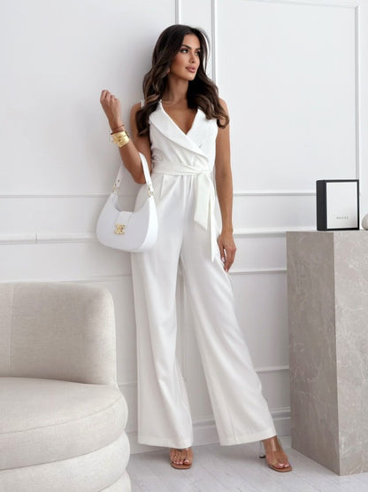 Jumpsuit mit V-Ausschnitt, Model-Ansicht